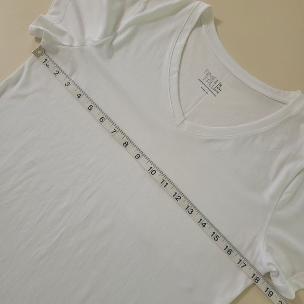 Time and Tru Women's Essential Short Sleeve V-Neck T-Shirt - Picture 6 of 12